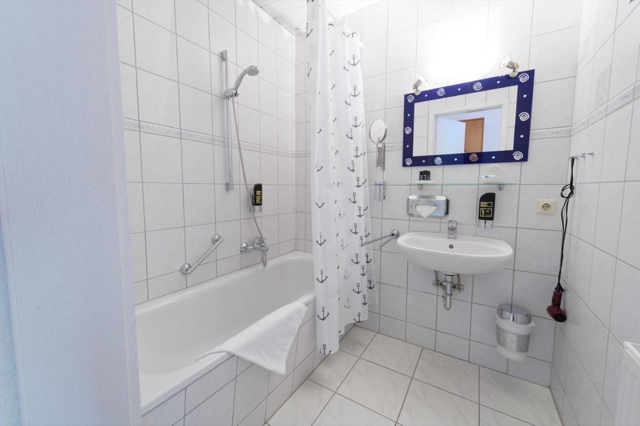 Hotel Ostseewoge กราล-มือริทซ์ ภายนอก รูปภาพ
